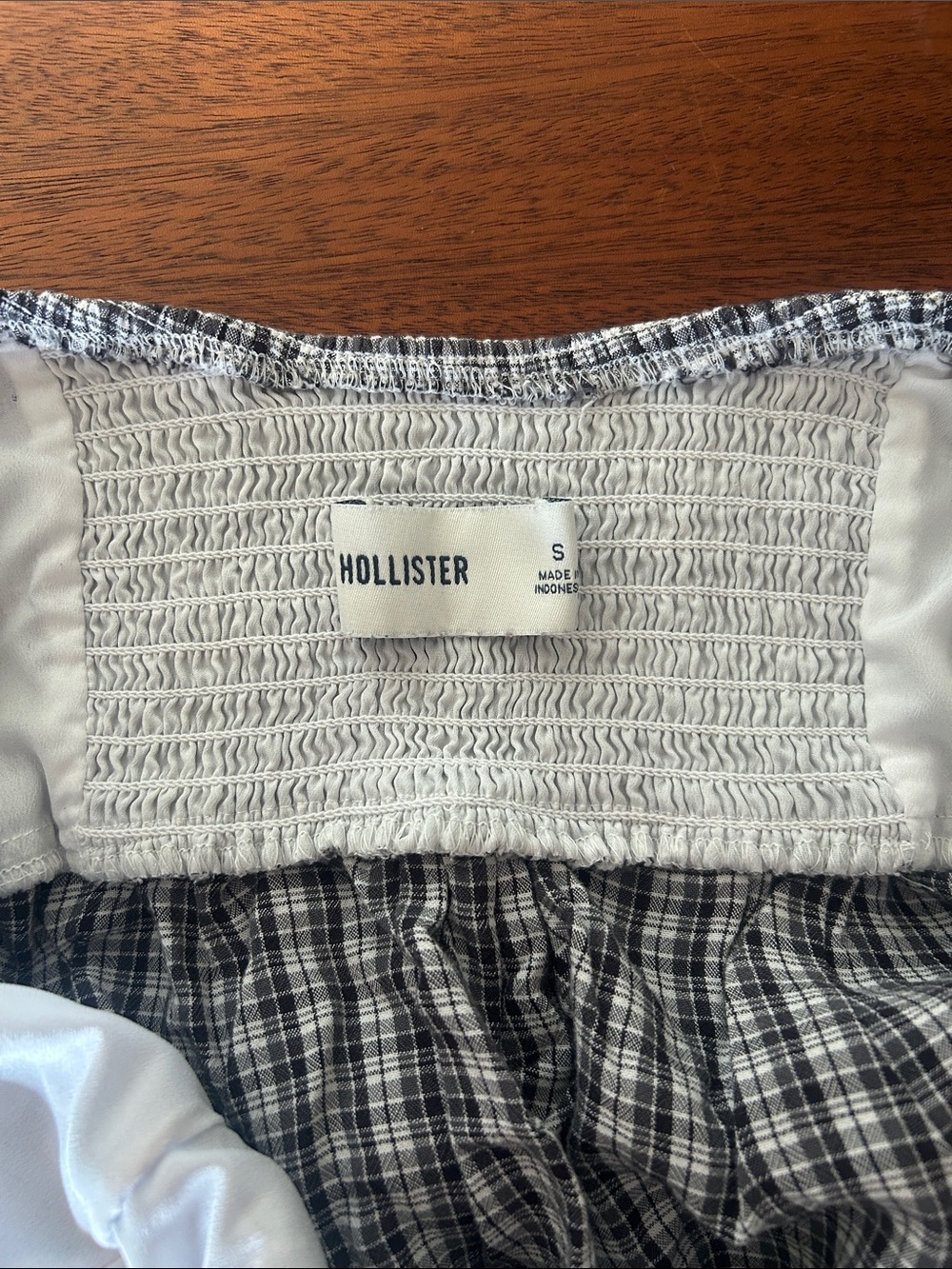 Hollister Black and White Plaid Ruffle Strap Top with Satin Waistband - Picture 3 of 3